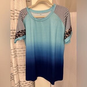 Short sleeve dark to lt blue top print sleeves